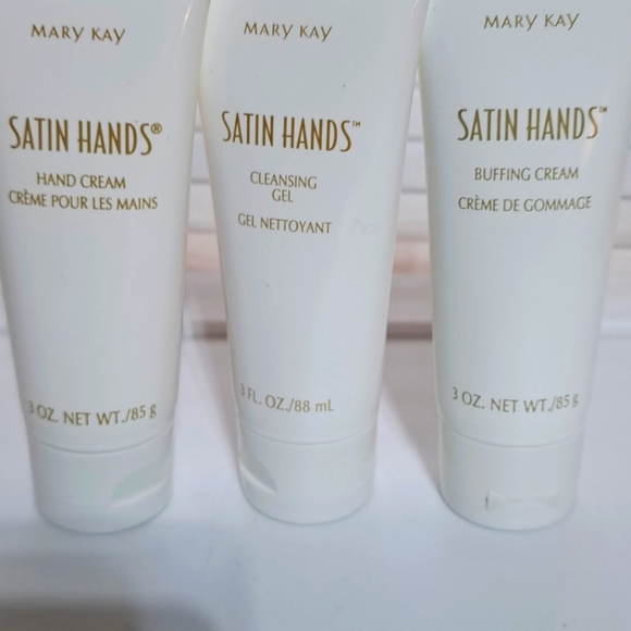Mary Kay Satin Hands 3 pc set - Picture 2 of 2